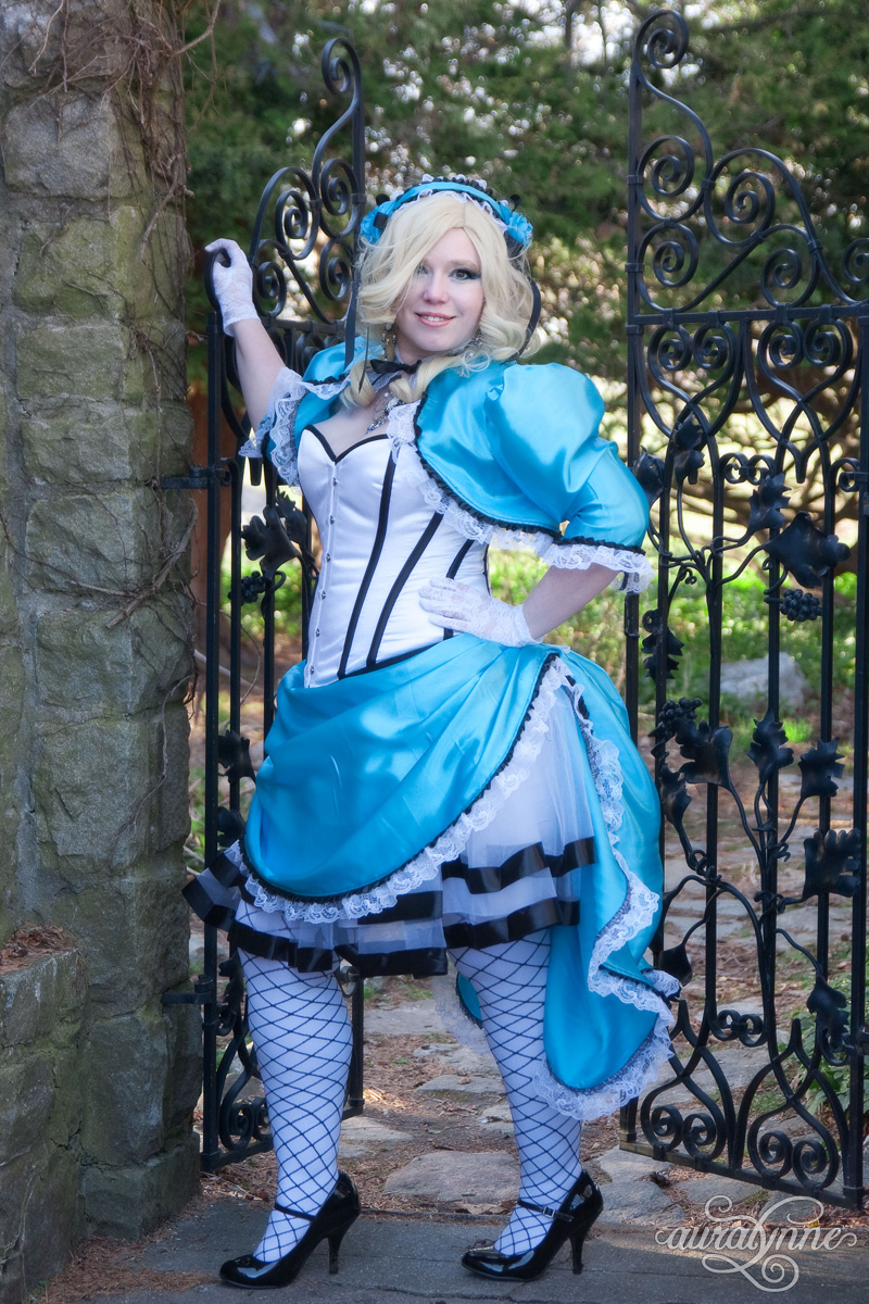 alice in wonderland character costumes