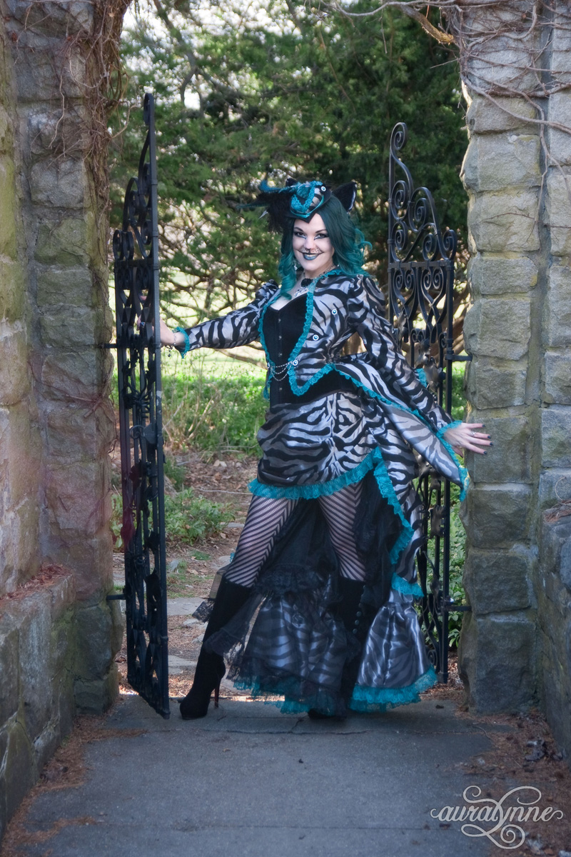 Cheshire shop cat costume